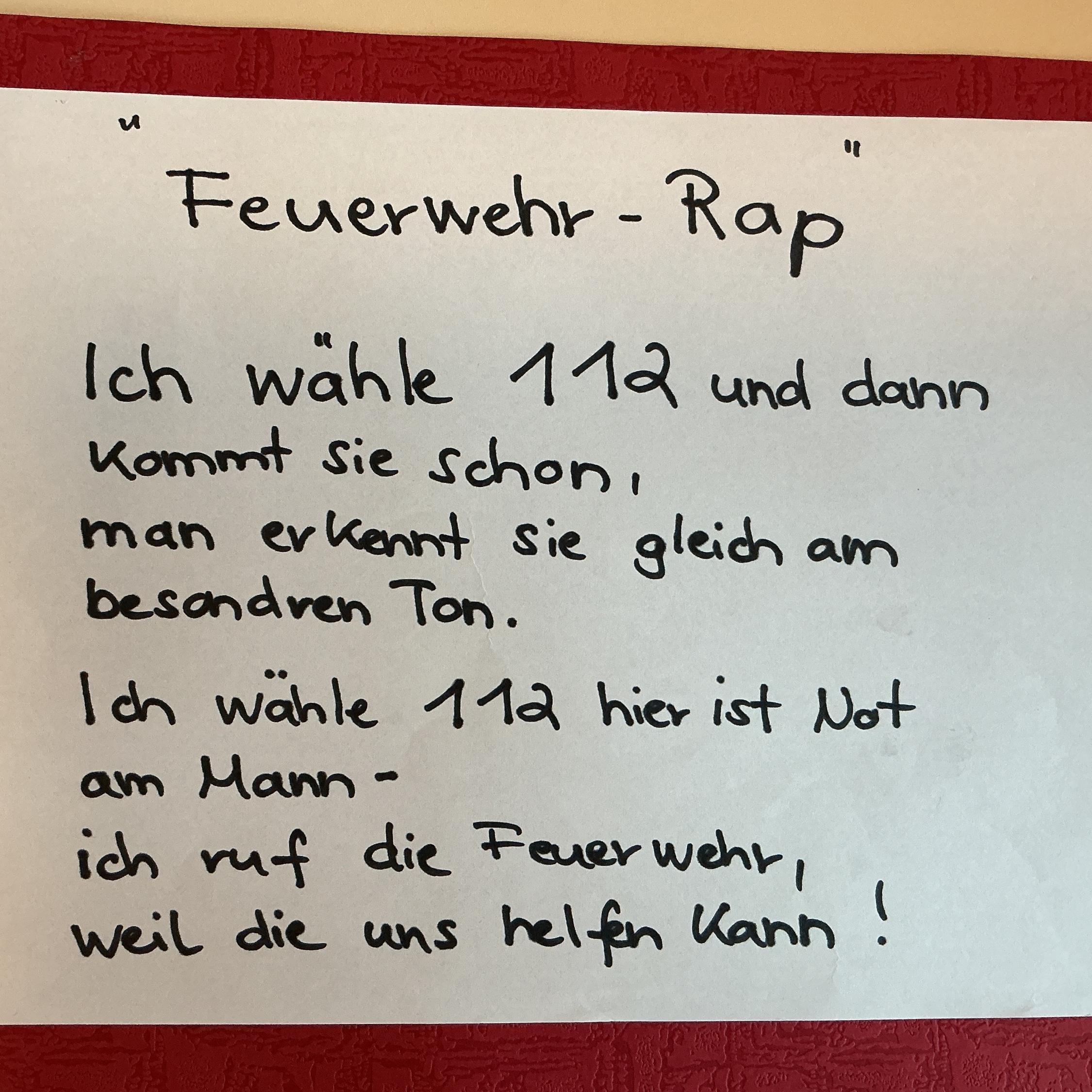 Text des Feuerwehr Raps, den die Kinder gelernt haben
