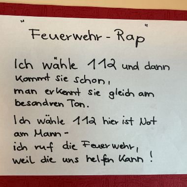 Text des Feuerwehr Raps, den die Kinder gelernt haben